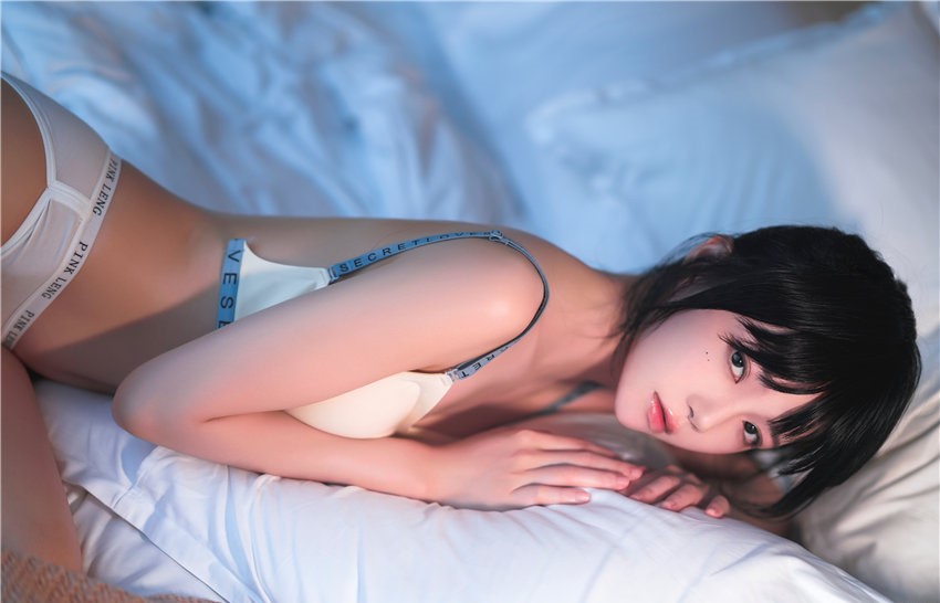 桜桃喵 逐渐升温 [37P2V-645MB] 第1张