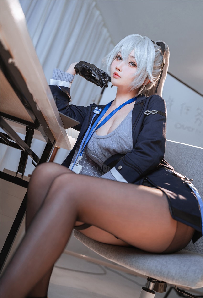 rioko凉凉子 布洛妮娅OL 大鸭鸭 [50P12V-896MB] 第3张