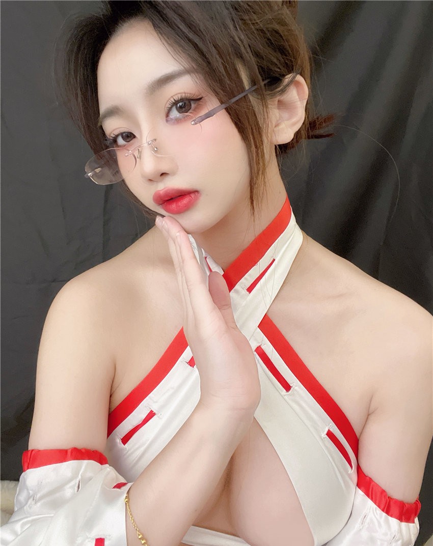 鬼畜瑶在不在w 巫女 眼镜娘 [30P-86MB] 第1张