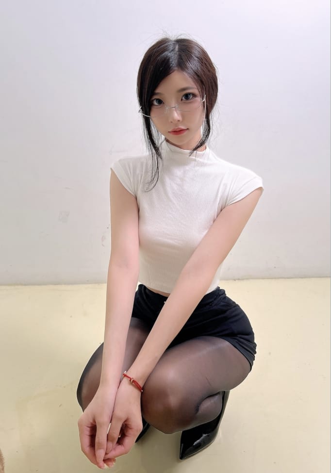 【微密】陈妮妮- 诱惑的秘书 [14P-22M] 第1张