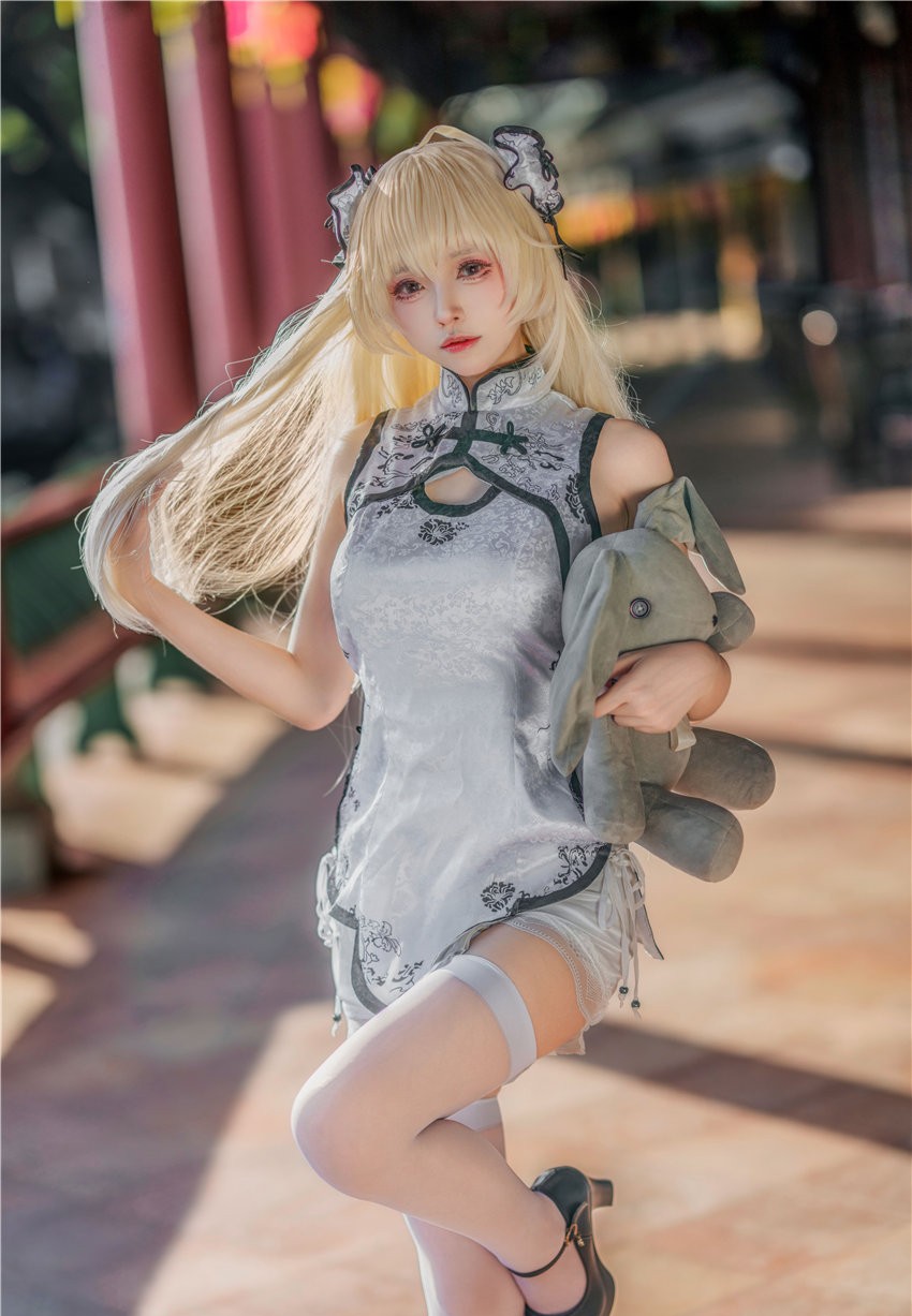 大大卷卷小卷 穹妹旗袍 [22P-119MB] 第4张