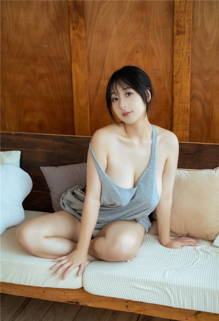 浅安安 灰背心椰奶[60P-730MB] 第1张