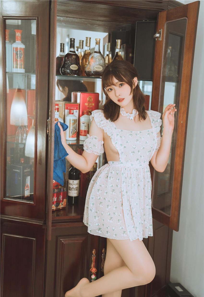 Natsuko夏夏子 碎花围裙[55P-1V-782MB ] 第1张