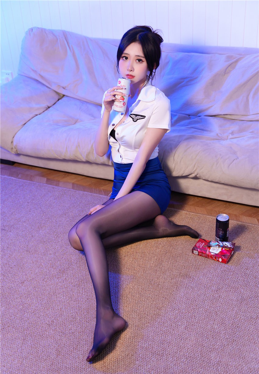 芋圆侑子 油亮空姐[33P4V-1.15G] 第2张