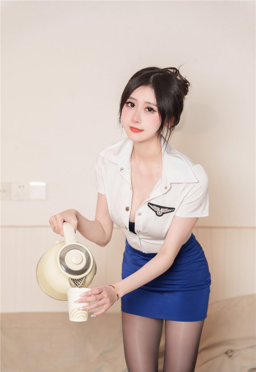 芋圆侑子 油亮空姐[33P4V-1.15G] 第1张