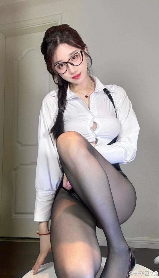 [微密]轩子巨二兔 – 黑丝诱惑 [25P-48M] 第1张