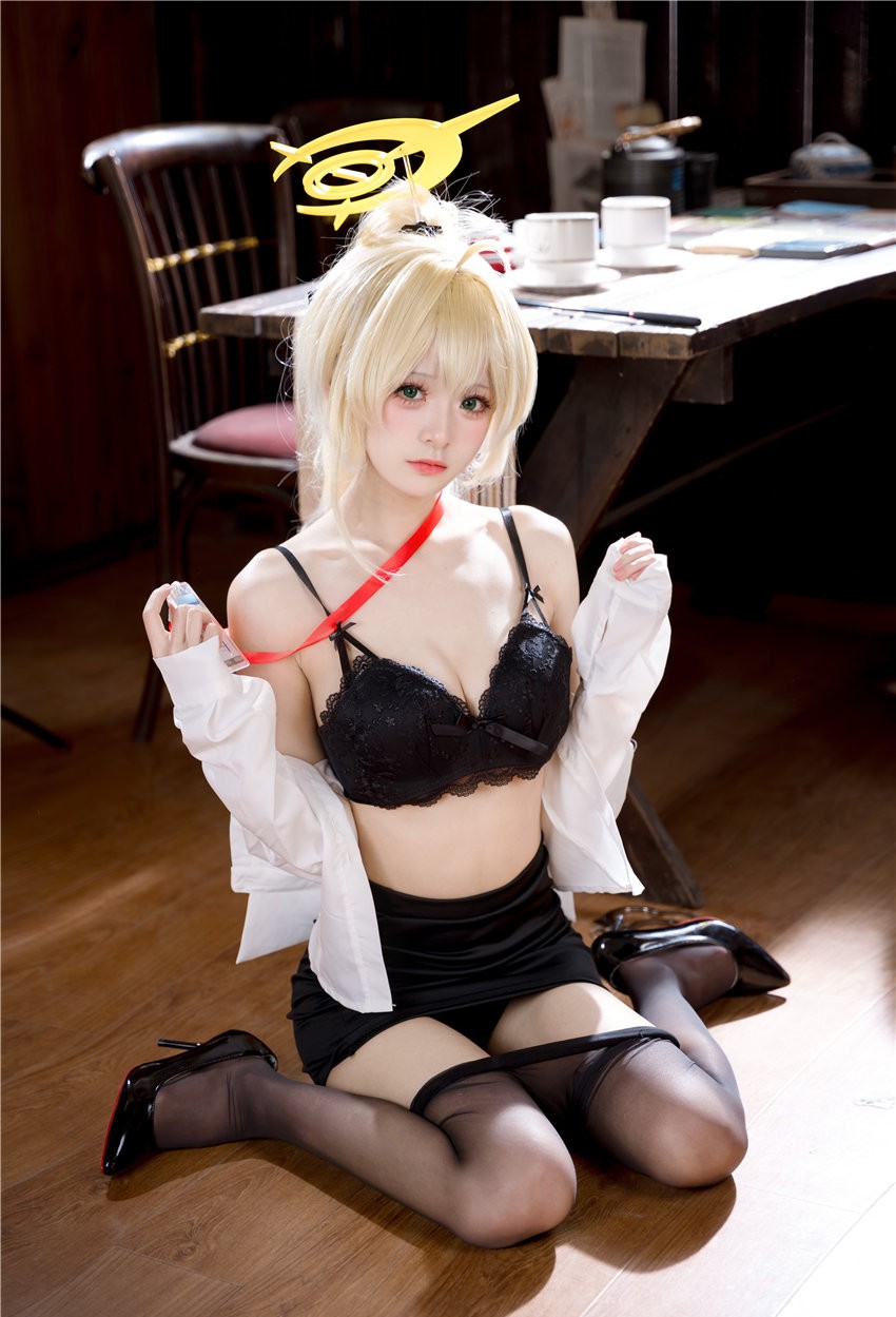 九柒喵 笑面教授ol制服 [53P-679MB] 第1张