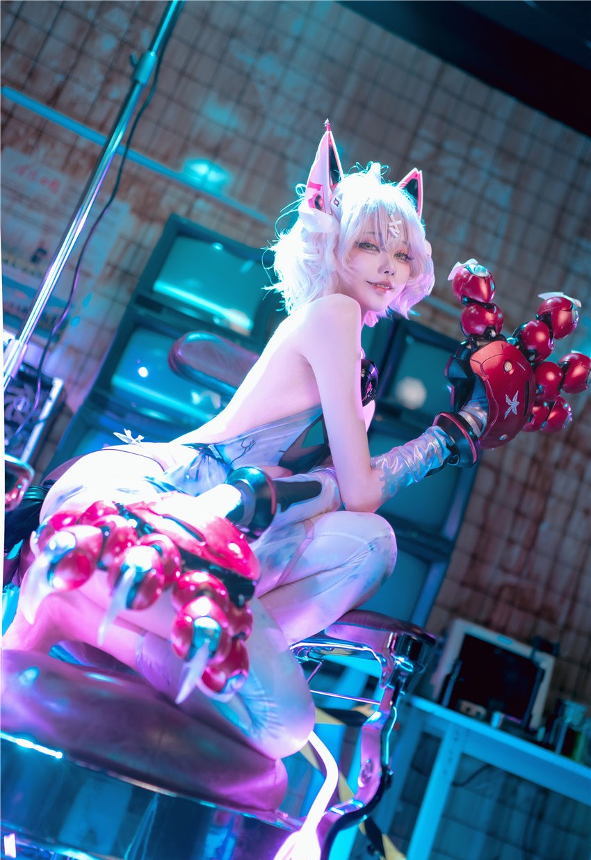 安食Ajiki 交错战线 绯猁 [31P-358M] 第4张