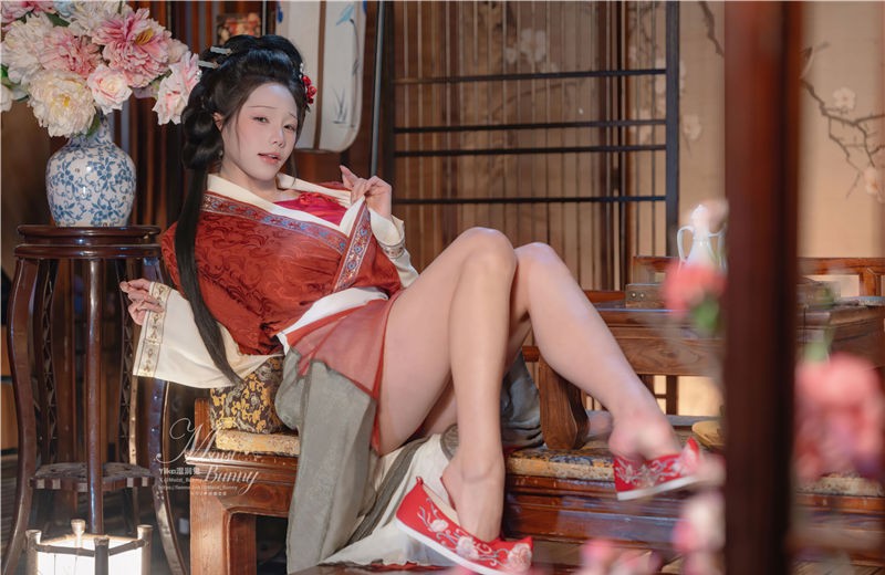 咬一口兔娘 2026年2月作品 快马加鞭 金莲迎春[85P2V-1.35G] 第1张