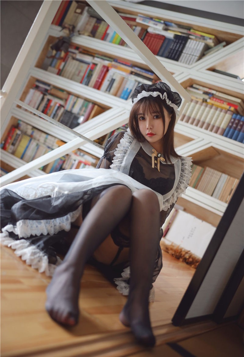 亚马逊鲶鱼 黑色透明女仆 [33P-432MB] 第3张