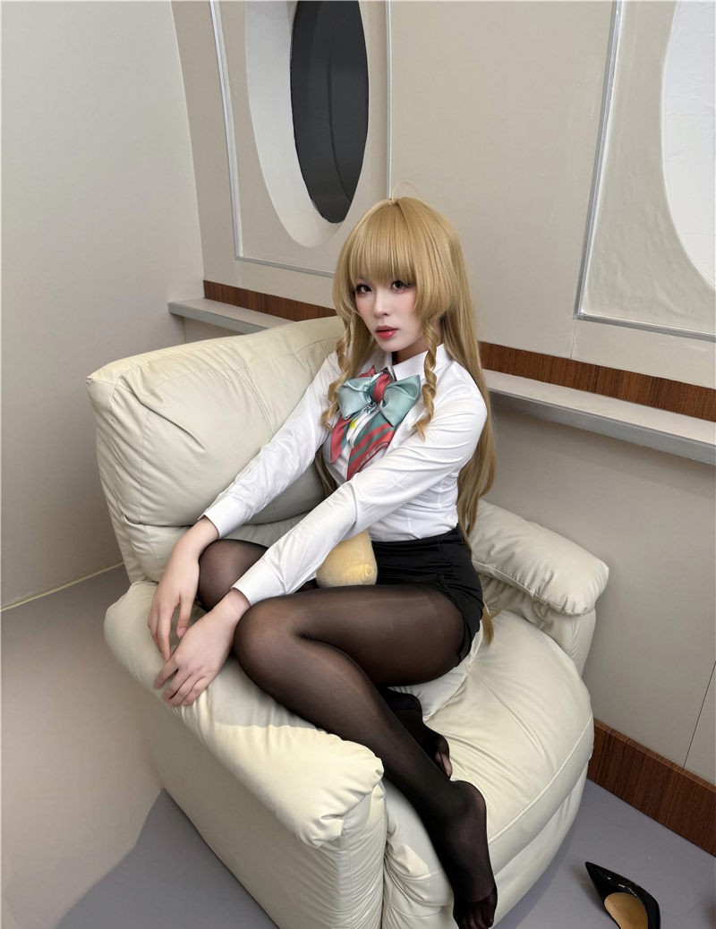 轩萧学姐 碧蓝航线 安德烈亚·安心舒适之旅[50P1V-761M] 第4张