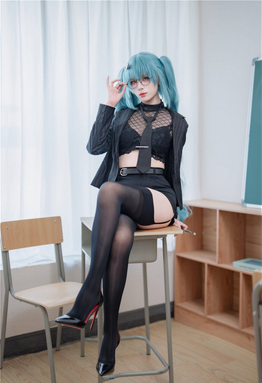轩萧学姐 Nikke胜利女神 普丽瓦蒂·严厉教诲 [105P1V-1.3GB] 第3张