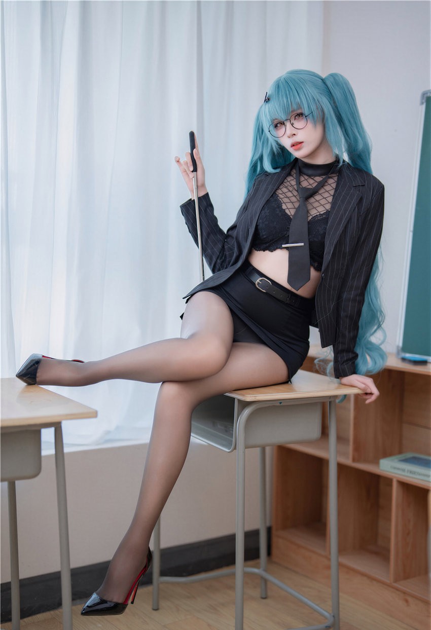 轩萧学姐 Nikke胜利女神 普丽瓦蒂·严厉教诲 [105P1V-1.3GB] 第4张